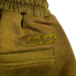 deuXros field moss sweatpants waistband and logo close-up, elastic waistband, back pocket detail