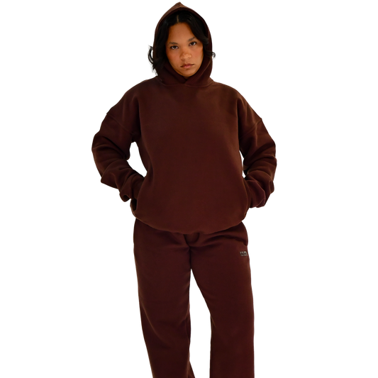 Color: Plumwood sweatpants women’s lifestyle shot, 420 gsm heavyweight fleece, relaxed tapered fit