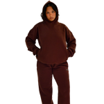 deuXros plumwood sweatpants women’s lifestyle shot, 420 gsm heavyweight fleece, relaxed tapered fit